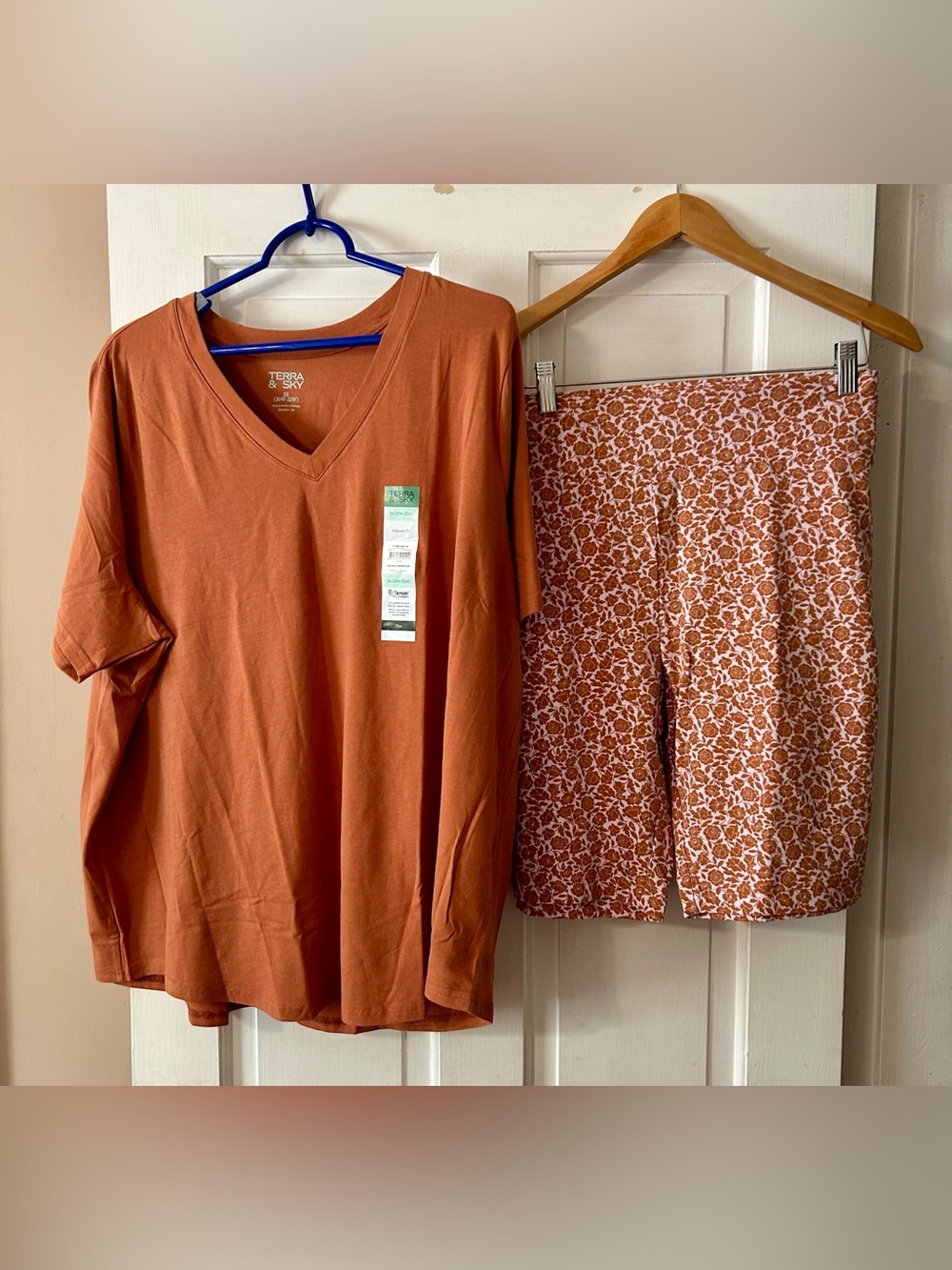 Women’s Terra & Sky Bike Shirts w/ Matching Tee shirt 2x